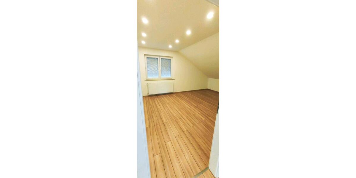 Dachgeschoßwohnung Iserlohn Grüne - 4 Zimmer, 100 m&sup2;, 900&euro; | Angebot:24770712