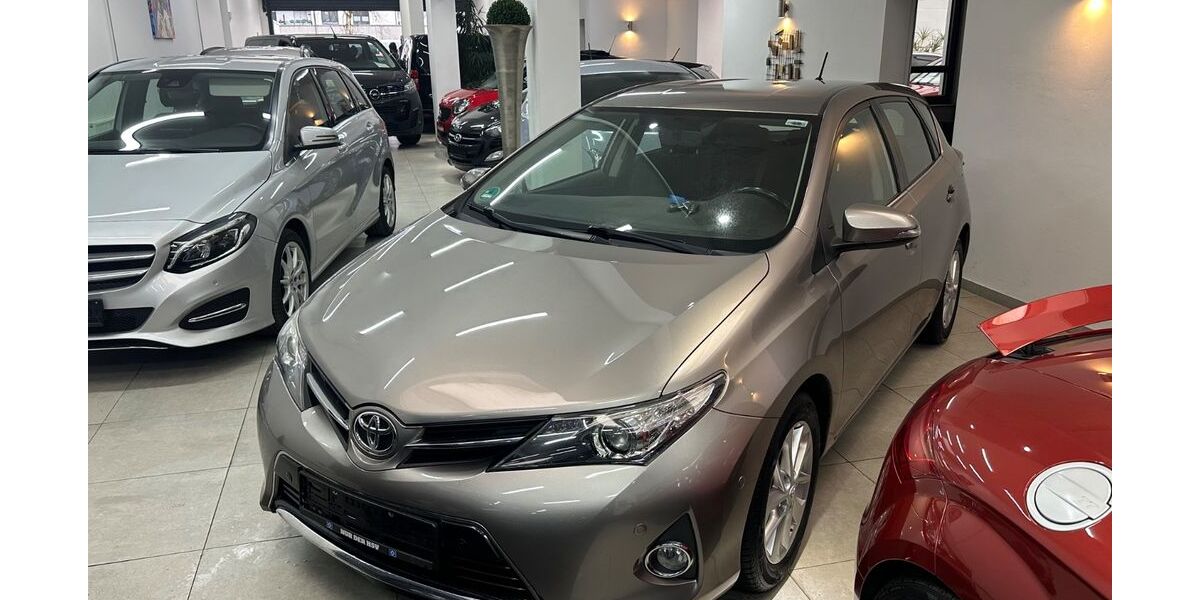 Toyota Auris 130.000 km 11.999 &euro; Schwerte 58239