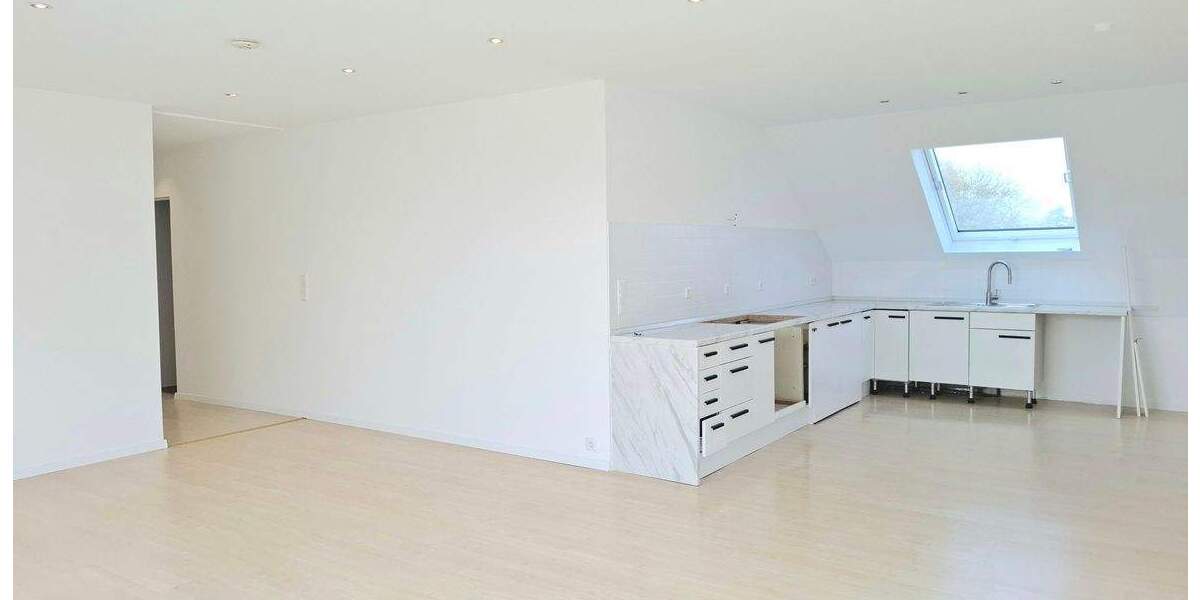 Helle, teilsanierte Dachgeschosswohnung in zentraler Lage von Recklinghausen-Süd! - Etagenwohnung Recklinghausen Süd | Angebot:25881616