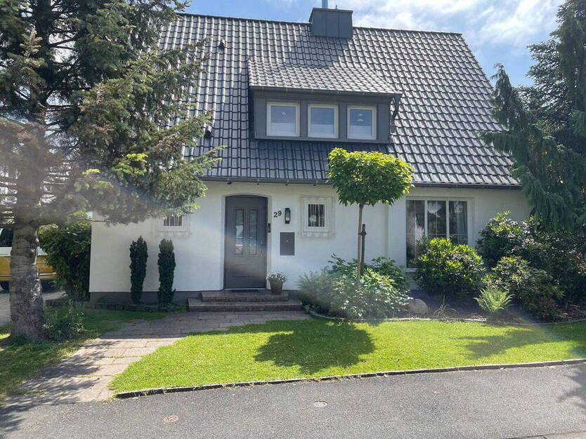 Großzügiges saniertes Einfamilienhaus in nachgefragter Anliegerstraße von Unna, provisionsfrei