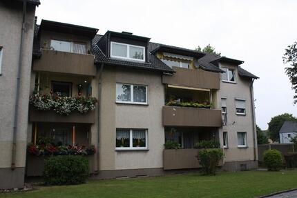 Bei VIVAWEST die Sonnenstrahlen auf dem eigenen Balkon genießen. zimmer