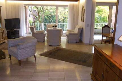 Großzügig Wohnung in bester Lage, komplett möbliert mit Tiefgarage und Aufzug! 3 zimmer