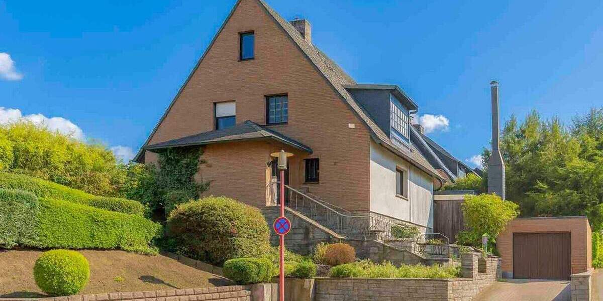 Richtig zuhause: Renovierungsbedürftiges Einfamilienhaus samt Garten in Sackgassenlage - Erbbaurecht 6 zimmer