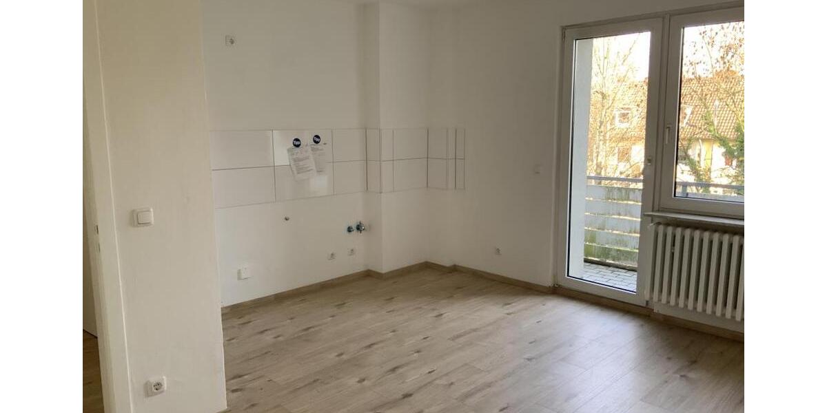 Geräumige 2,5 Zimmerwohnung mit großer Wohnküche, neuem Wannenbad mit Fenster sowie Balkon 2 zimmer