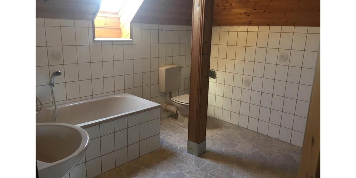 Dachgeschoßwohnung Iserlohn Sümmern - 2.5 Zimmer, 57 m&sup2;, 390&euro; | Angebot:24562578