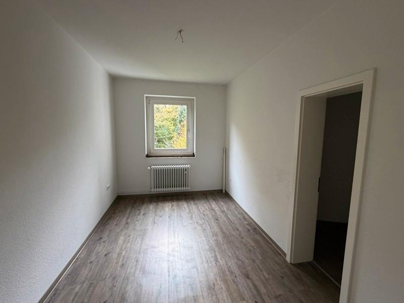Wir renovieren für Sie!!! Gemütliche 3-Zimmer Wohnung zimmer