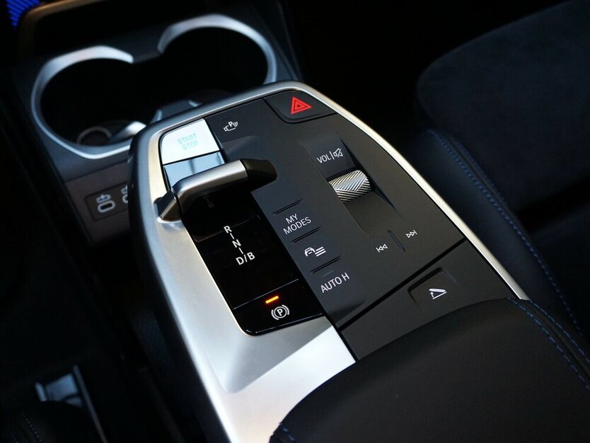 iX1 xDrive30e M Sport Pano HuD 360° H&K 19`