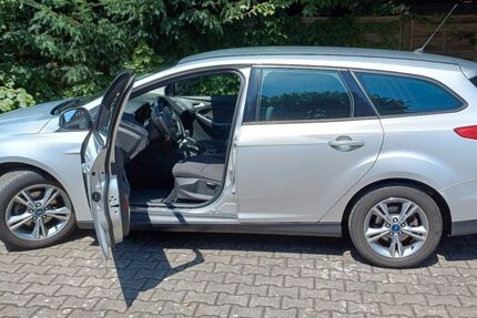 Ford Focus 74.980 km 5.600 &euro; Dortmund 44388