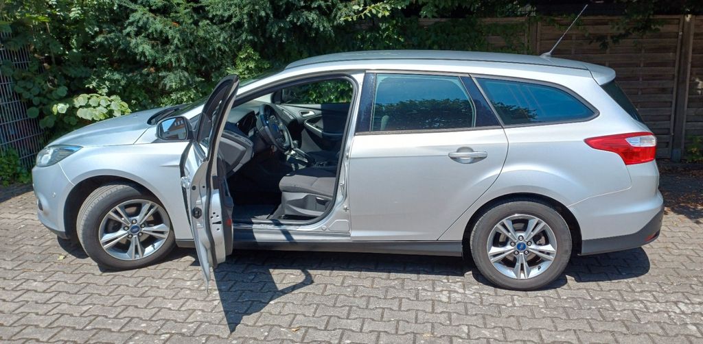 Ford Focus 74.980 km 5.600 &euro; Dortmund 44388