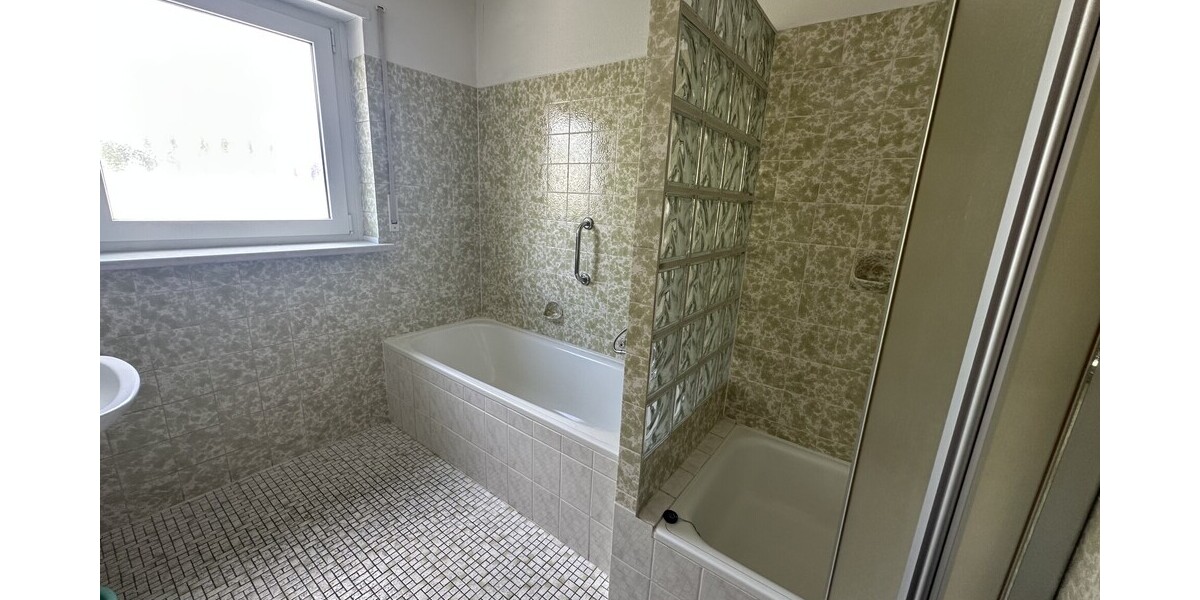 Wohnkomfort mit Perspektive – Großzügige Eigentumswohnung mit Balkon und Aufzug - Erbpachtgrundstück - Etagenwohnung Hemer | Angebot:27146095