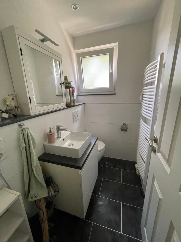 Sonnige kernsanierte 4 Zimmerwohnung mit Balkon und Stellplatz