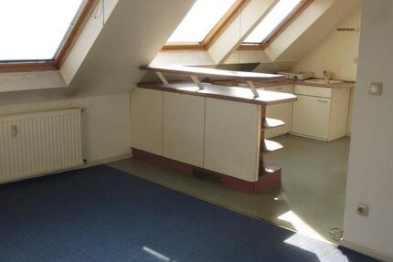 Gemütl. DG-Wohnung, bezugsfrei zimmer