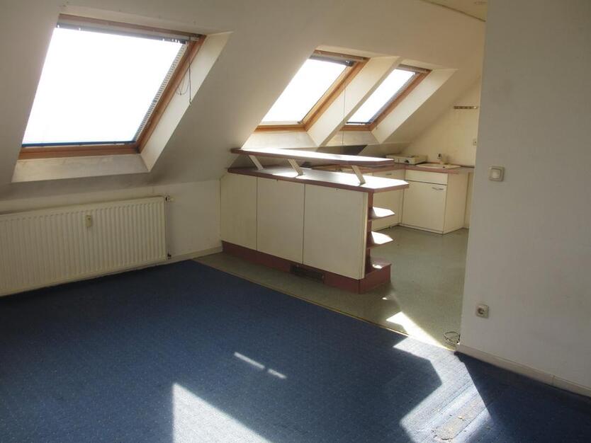 Gemütl. DG-Wohnung, bezugsfrei zimmer