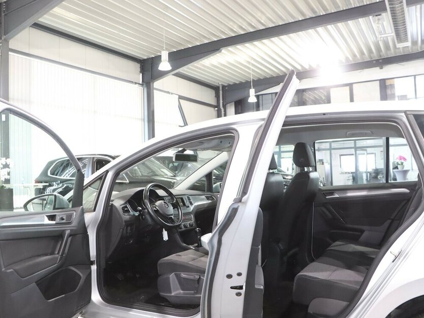 VW Golf Sportsvan 1.2 TSI / 2-ZONEN-KLIMAAUTOMATIK 120.000 km 7.991 € Hamm 59077