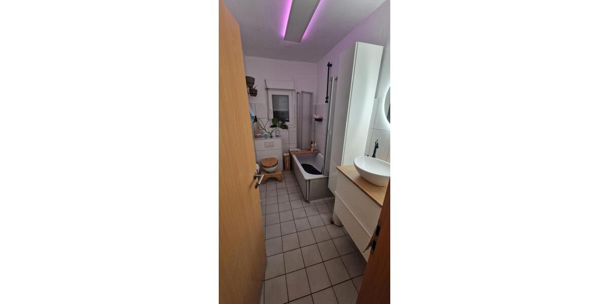 Helle 3,5-Zimmer-Erdgeschosswohnung mit eigenem Garten & Garage – 3 zimmer