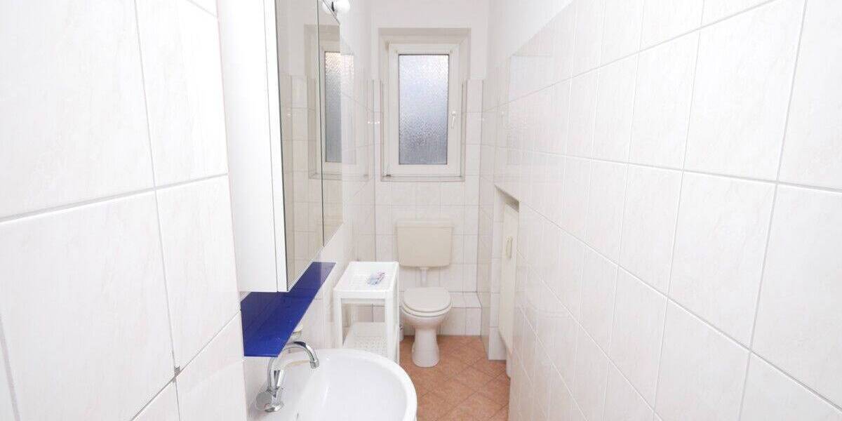 Perfekt für junge Leute: Gepflegte 2,5-Raum-Etagenwohnung mit Küche und Balkon Nahe der Universität 2 zimmer