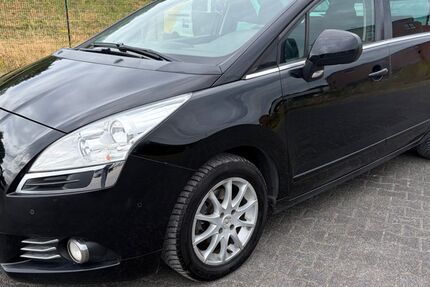 Peugeot 5008 168.000 km 5.600 &euro; gelsenkirchen 45881