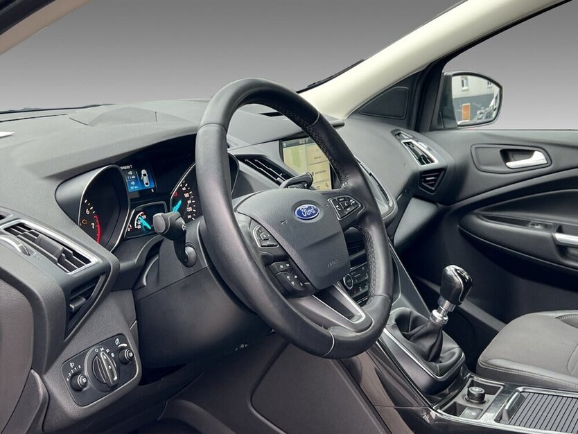 Kuga Titanium Navi Kamera AHK SHZ Motor !