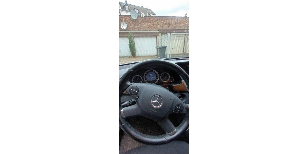 Mercedes-Benz E 200 177.000 km 12.500 € Gelsenkirchen 45879