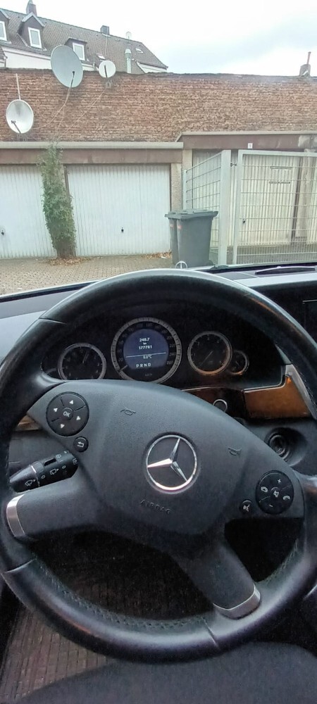 Mercedes-Benz E 200 177.000 km 12.500 € Gelsenkirchen 45879
