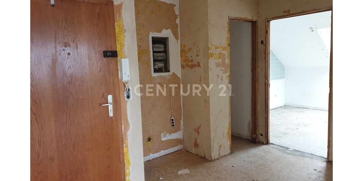 *Renovierungsobjekt* - Kapitalanlage mit Potenzial: Dachgeschosswohnung in begehrter Wohngegend 2 zimmer