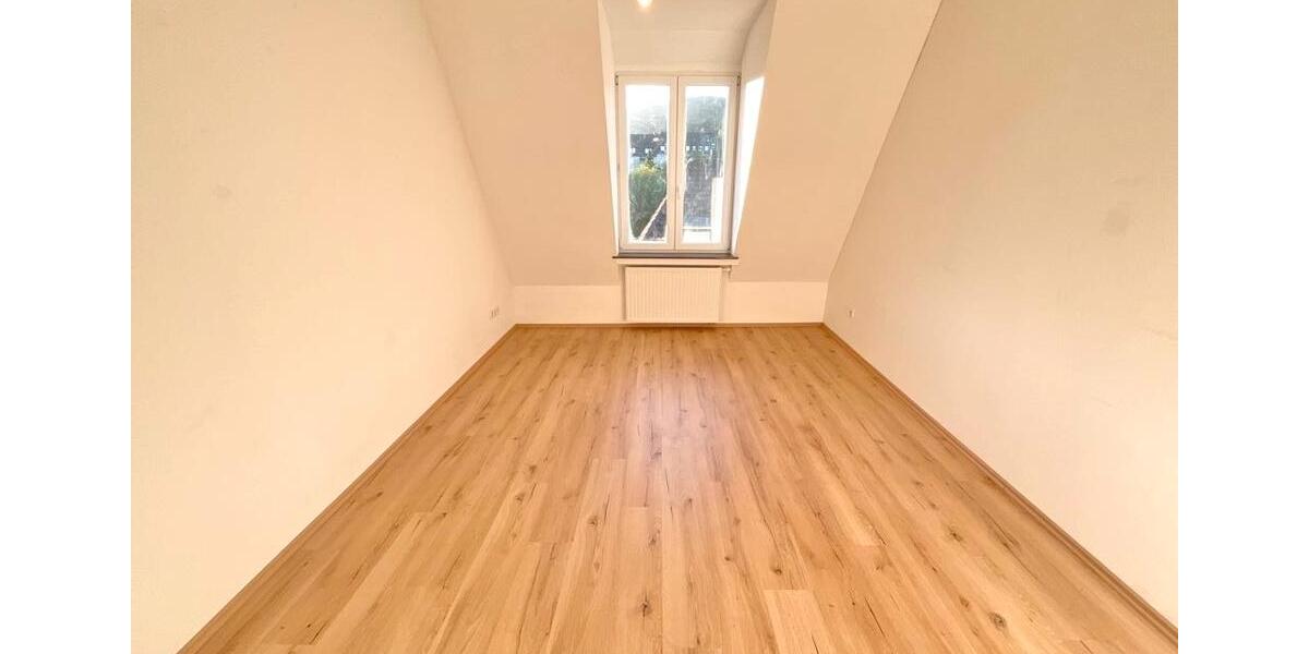 Wunderschöne 4 Zimmerwohnung mit Balkon, erster Monat mietfrei 4 zimmer