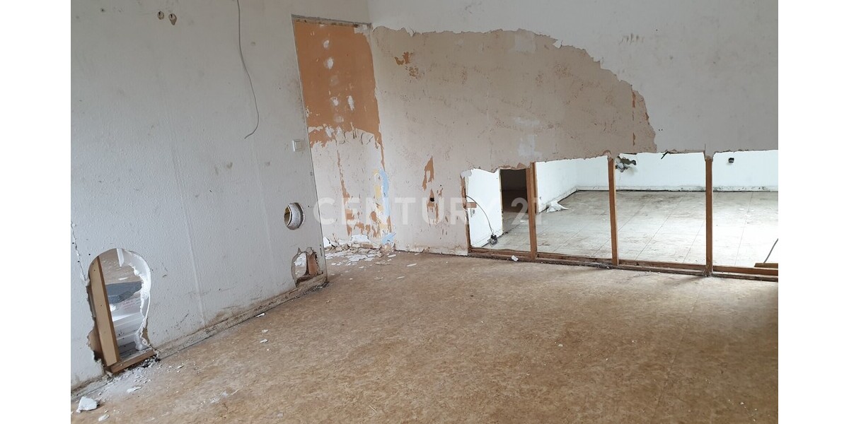 *Renovierungsobjekt* - Kapitalanlage mit Potenzial: Dachgeschosswohnung in begehrter Wohngegend 2 zimmer