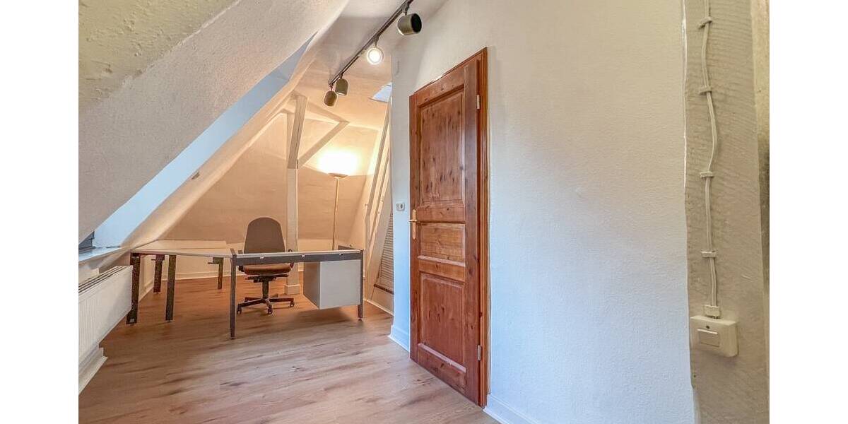 Historisches Herrenhaus im Hagener Süden, aufgeteilt in zwei Eigentumswohnungen 1 zimmer