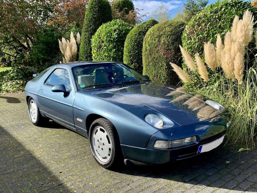 928