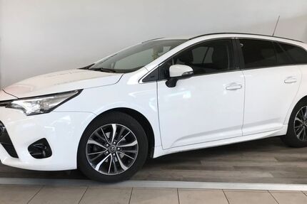 Toyota Avensis 195.000 km 10.500 &euro; Hattingen 45527