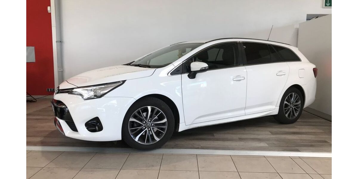 Toyota Avensis 195.000 km 10.500 &euro; Hattingen 45527