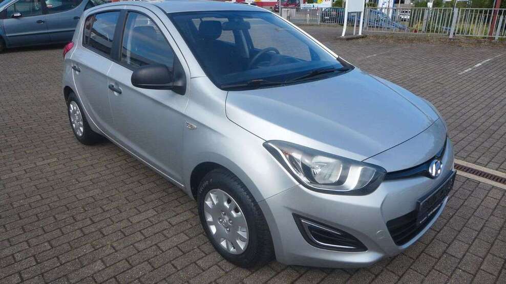 Hyundai i20 81.997 km 5.490 € Hattingen 45527
