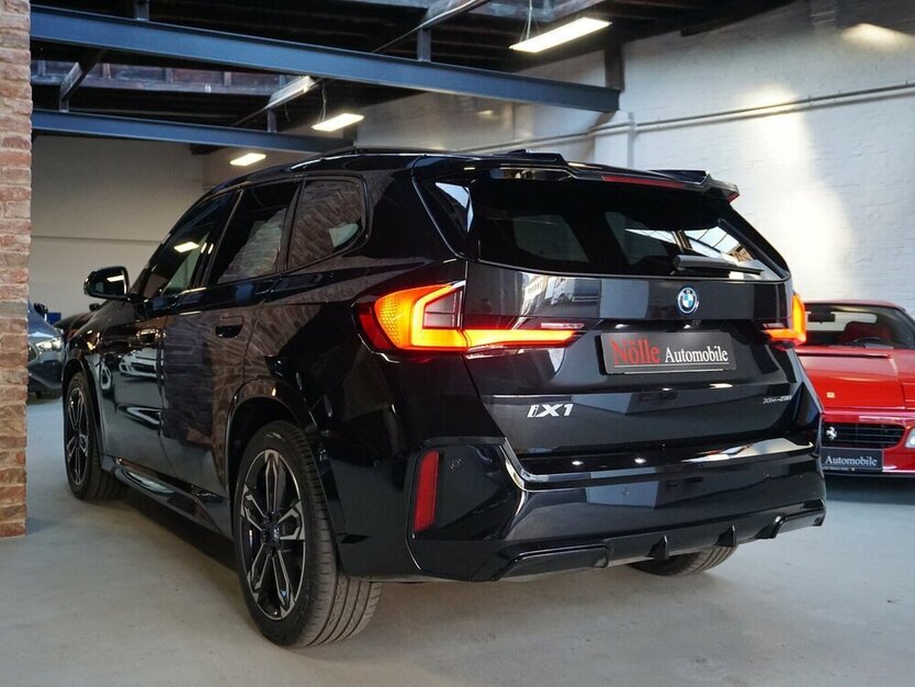 iX1 xDrive30e M Sport Pano HuD 360° H&K 19`