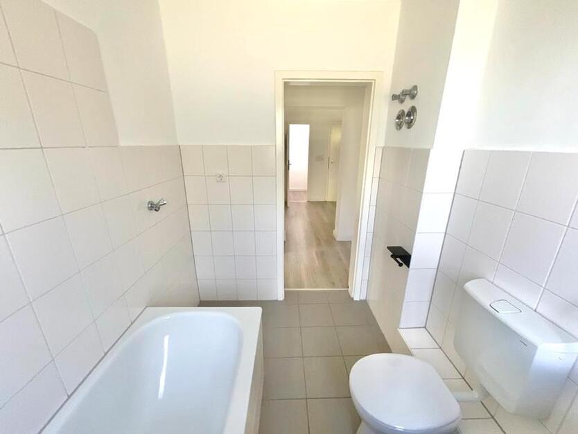 Schöne Erdgeschosswohnungwohnung mit 3 Zimmern und Balkon zimmer