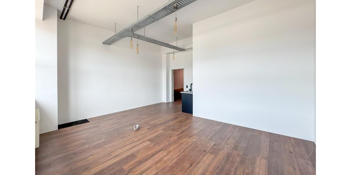 LAGER MIT BÜRO & KÜCHE – 240 m² – ÜBERWACHT – LASTENAUFZUG – STARKSTROM – RENOVIERT zimmer