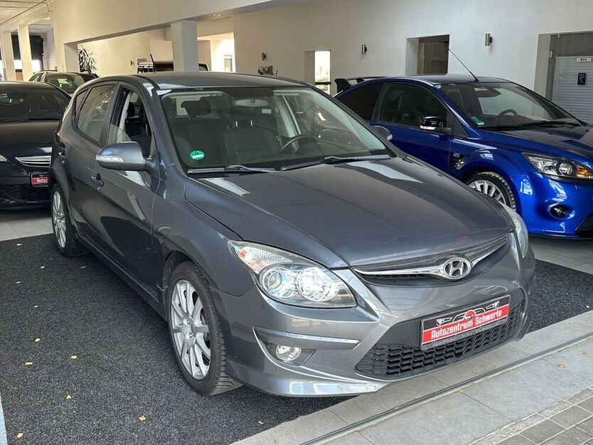 i30