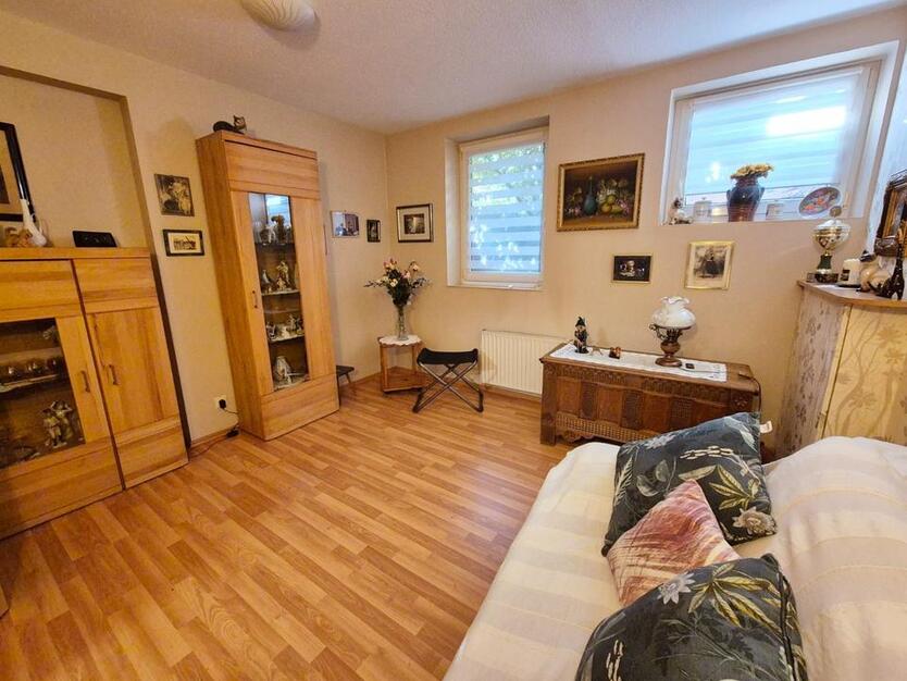 Provisionsfreie 5-Zimmer Wohnung über 2 Etagen + eigener Haustür