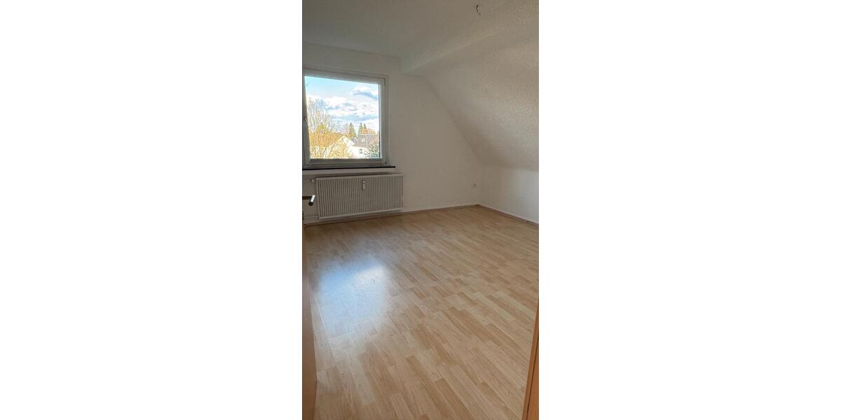 Dachgeschoßwohnung Bochum Eppendorf - 3 Zimmer, 75 m&sup2;, 690&euro; | Angebot:25299081