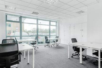 Privater Büroraum für 5 Person in Regus Aircargo Businesspark zimmer