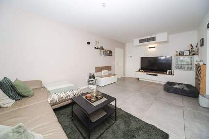 Hochwertige Erdgeschosswohnung mit Garten in kernsaniertem 3-Familienhaus 4 zimmer