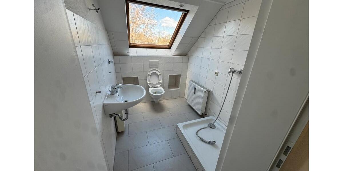 Dachgeschoßwohnung Gelsenkirchen Gelsenkirchen-West - 3.5 Zimmer, 85 m&sup2;, 515&euro; | Angebot:25918028