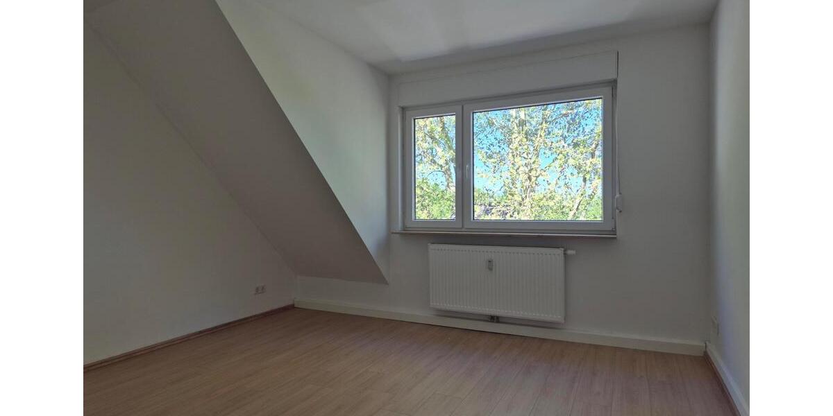 Dachgeschoßwohnung Bochum Günnigfeld - 3 Zimmer, 68 m&sup2;, 480&euro; | Angebot:26444038