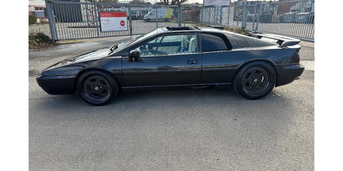 Lotus Esprit S4 82.400 km 65.000 &euro; Dortmund 44135