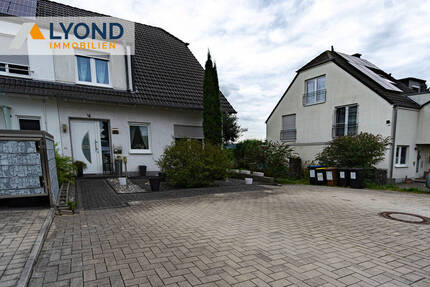 Großzügige Doppelhaushälfte in ruhiger Lage - Ideal für Familie und Vermietung!