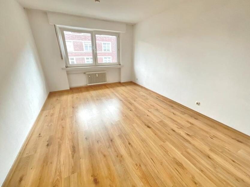Große 3 Zimmerwohnung mit Balkon zimmer