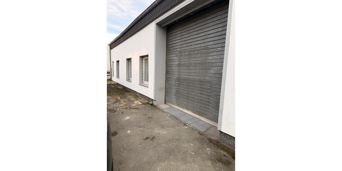 Lagerfläche mit Büroräumen – ca. 150–160 m² zimmer