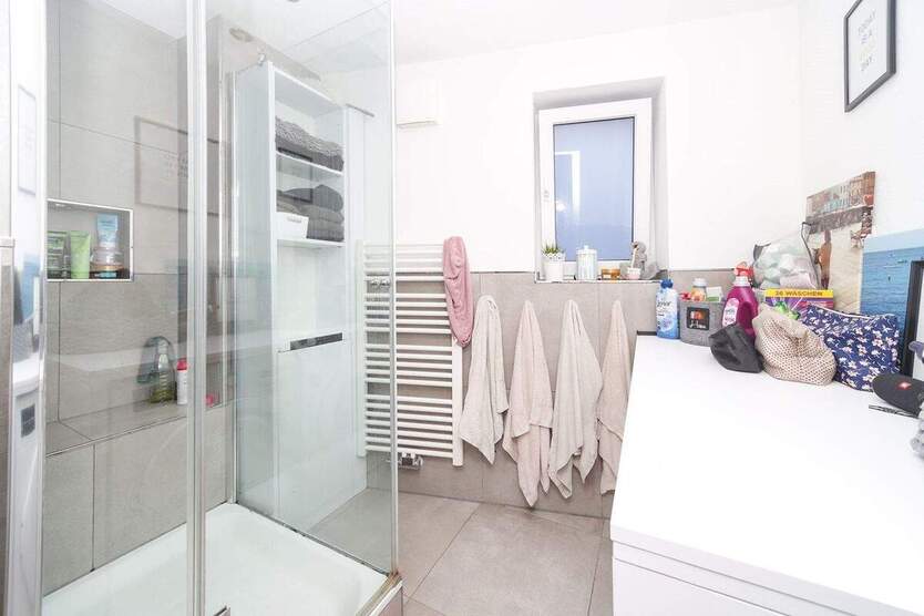 Hochwertige Erdgeschosswohnung mit Garten in kernsaniertem 3-Familienhaus 4 zimmer
