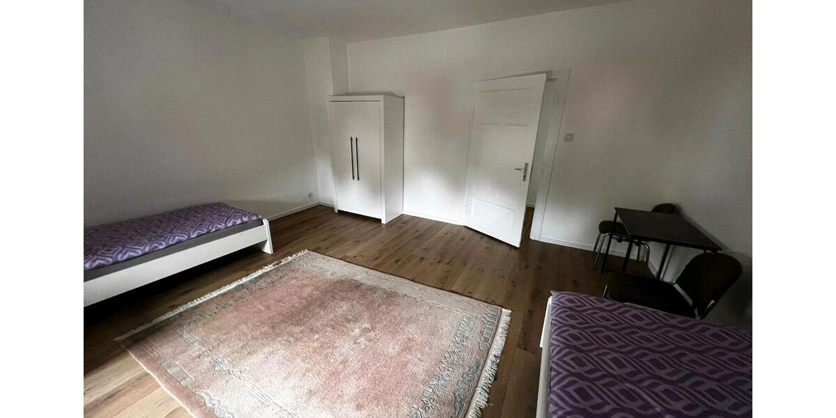 Etagenwohnung Lünen Alstedde - 6 Zimmer, 200 m&sup2;, 20&euro; | Angebot:26618962