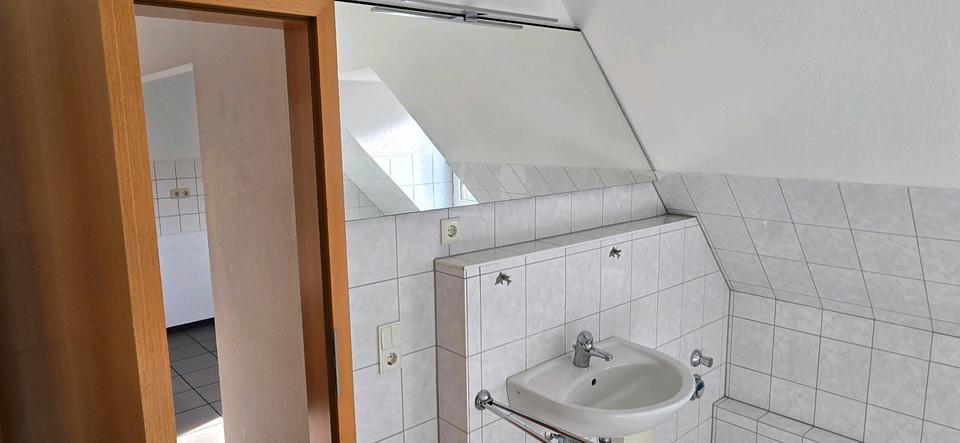 Dachgeschoßwohnung Castrop-Rauxel Deinighausen - 2.5 Zimmer, 64 m&sup2;, 475&euro; | Angebot:25131213