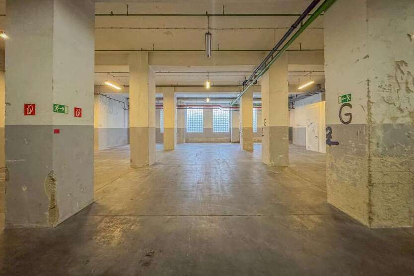 Halle in Witten 585 € 130 m²